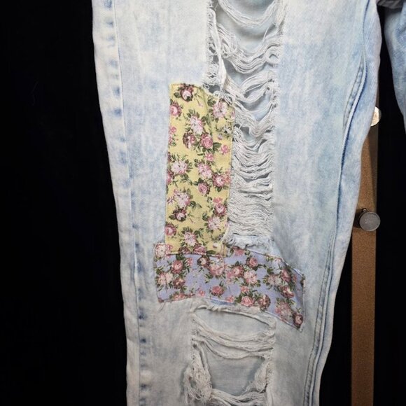 VINTAGE ALMOST FAMOUS Patchwork Acid Wash Distressed Jeans 11 - Picture 6 of 14